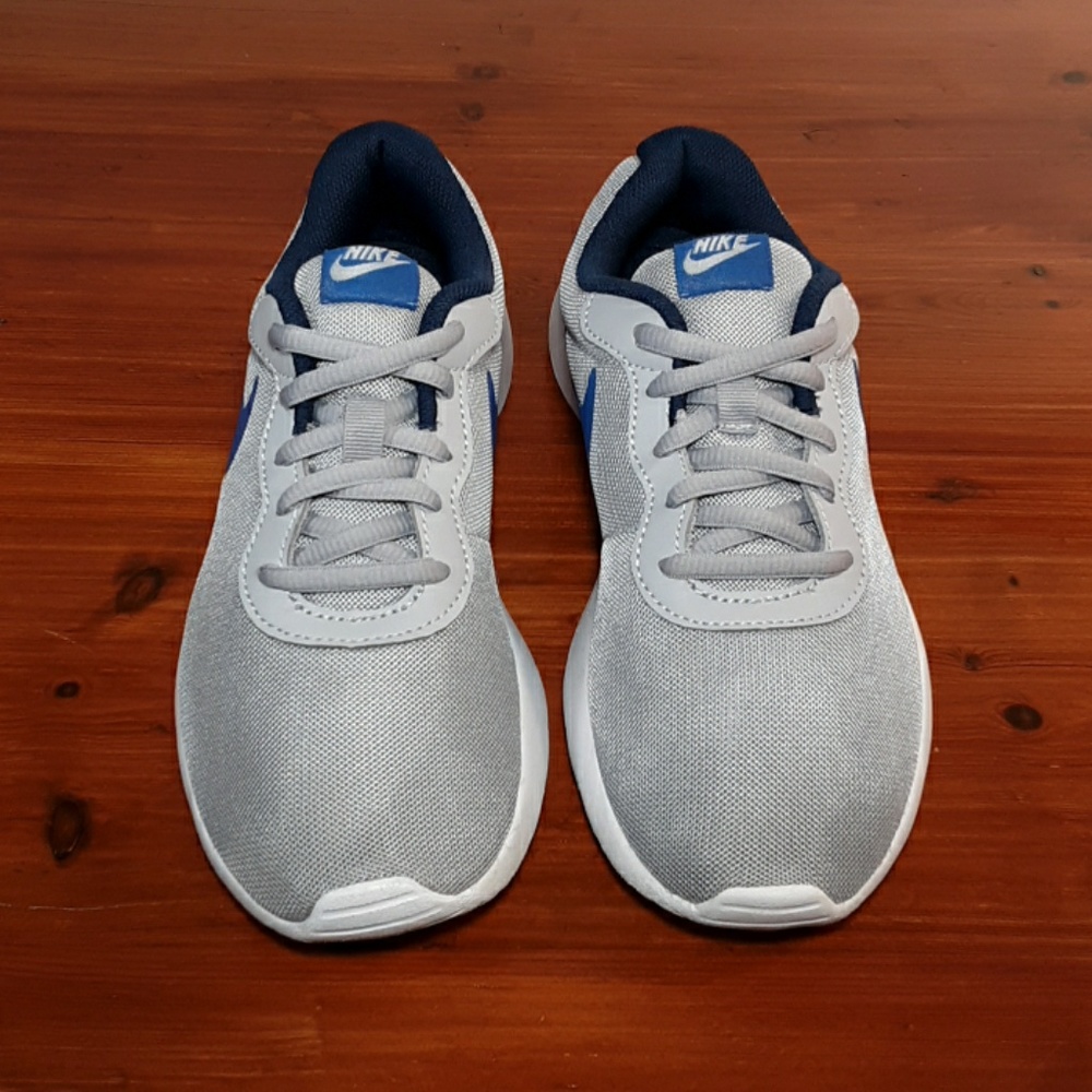 ***Sold***Nike Tanjun Running Sneaker Kids - Picture 3 of 8